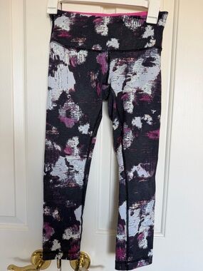 lululemon athletica Black, Purple & White Abstract Print Leggings